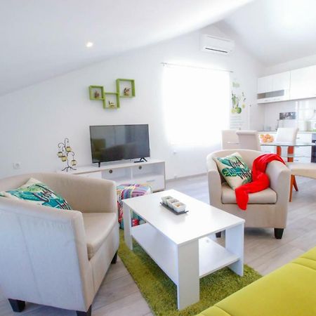 Studio Apartman Sky ロヴィニ エクステリア 写真