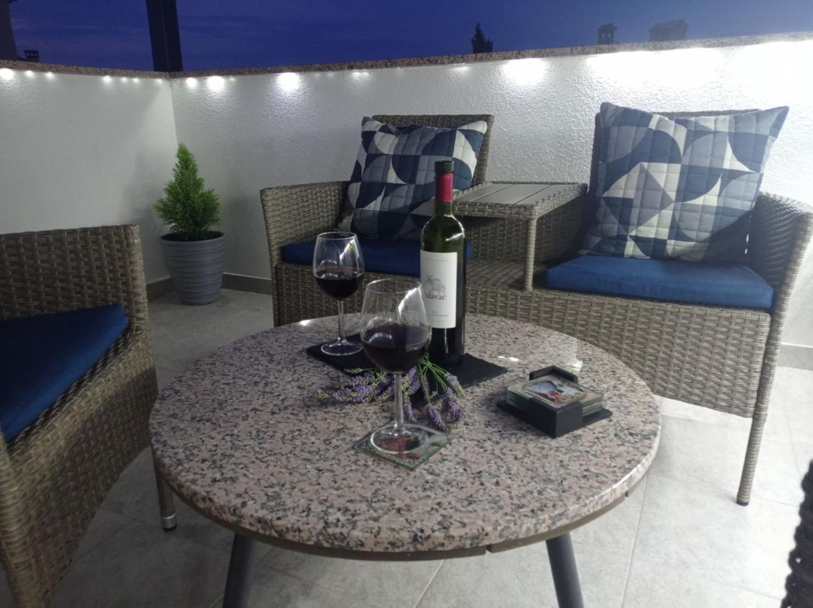 Studio Apartman Sky ロヴィニ エクステリア 写真